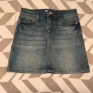 New small, cute denim mini skirt. lizard thicket